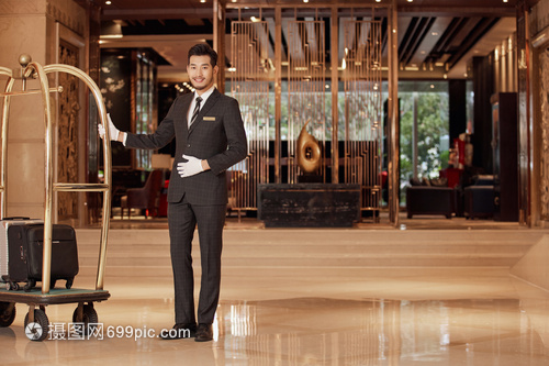 礼宾服务的双翼 行李搬运与摄影摄像，打造酒店卓越体验